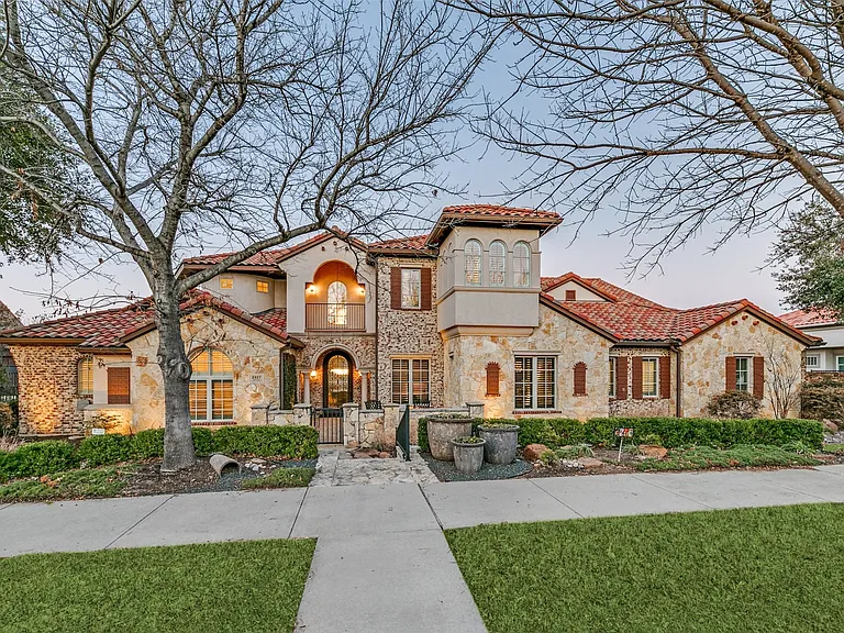 2417 Hollow Hill Ln — Photo 1