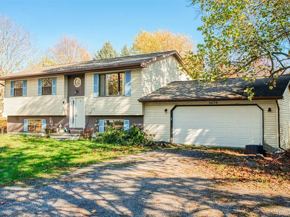 5670 Fowlerville Rd, Fowlerville, MI 48836