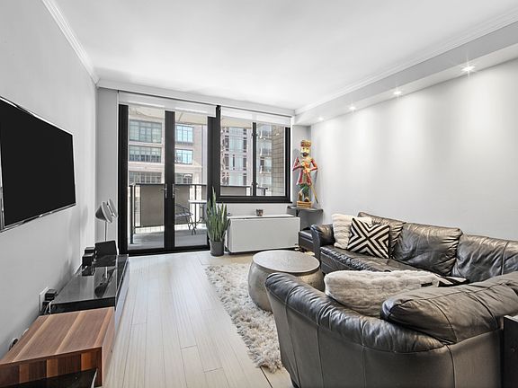 4th image of 407 Park Ave S APT 6E
