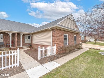 615 Shoreline Dr, Fenton, MI, 48430
