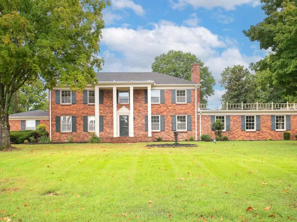 400 Louviers Ln, Old Hickory, TN 37138