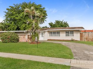 947 Hibiscus Dr, Royal Palm Beach, FL 33411