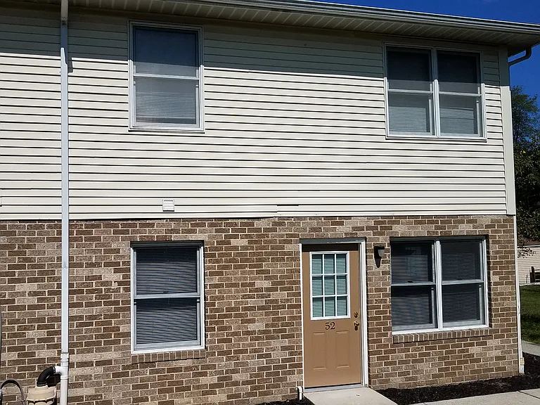 Sussex Court Apartments — Photo 13