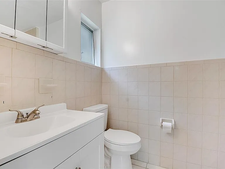 1040 San Luis Dr — Photo 30