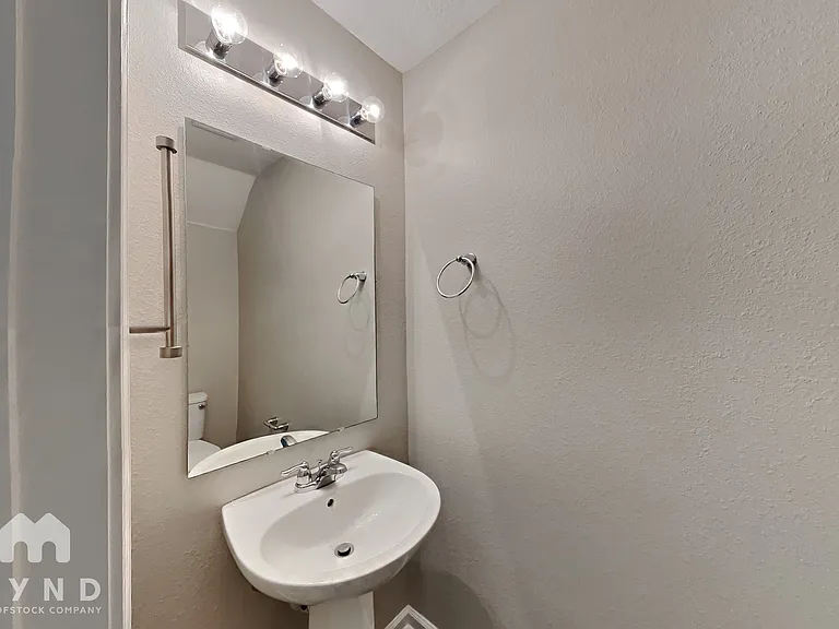 752 Henley Ct — Photo 14