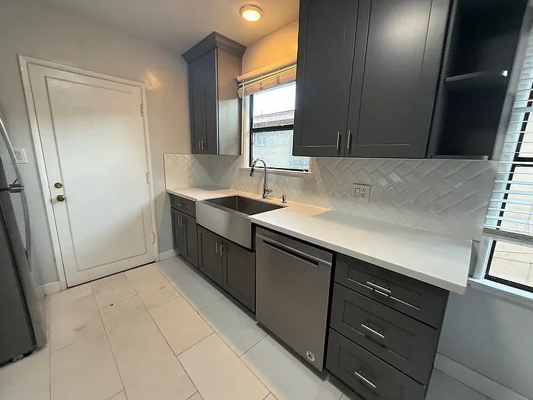 1222 McClellan Dr #6 — Photo 6