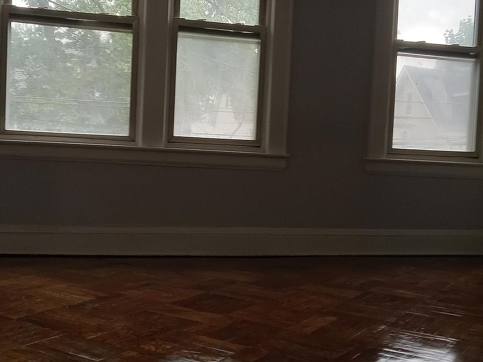 1st image of 160 Linden Ave #3
