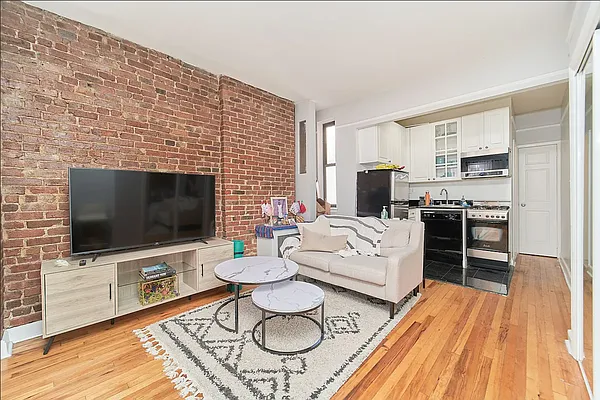 Rented by Living New York | media 9