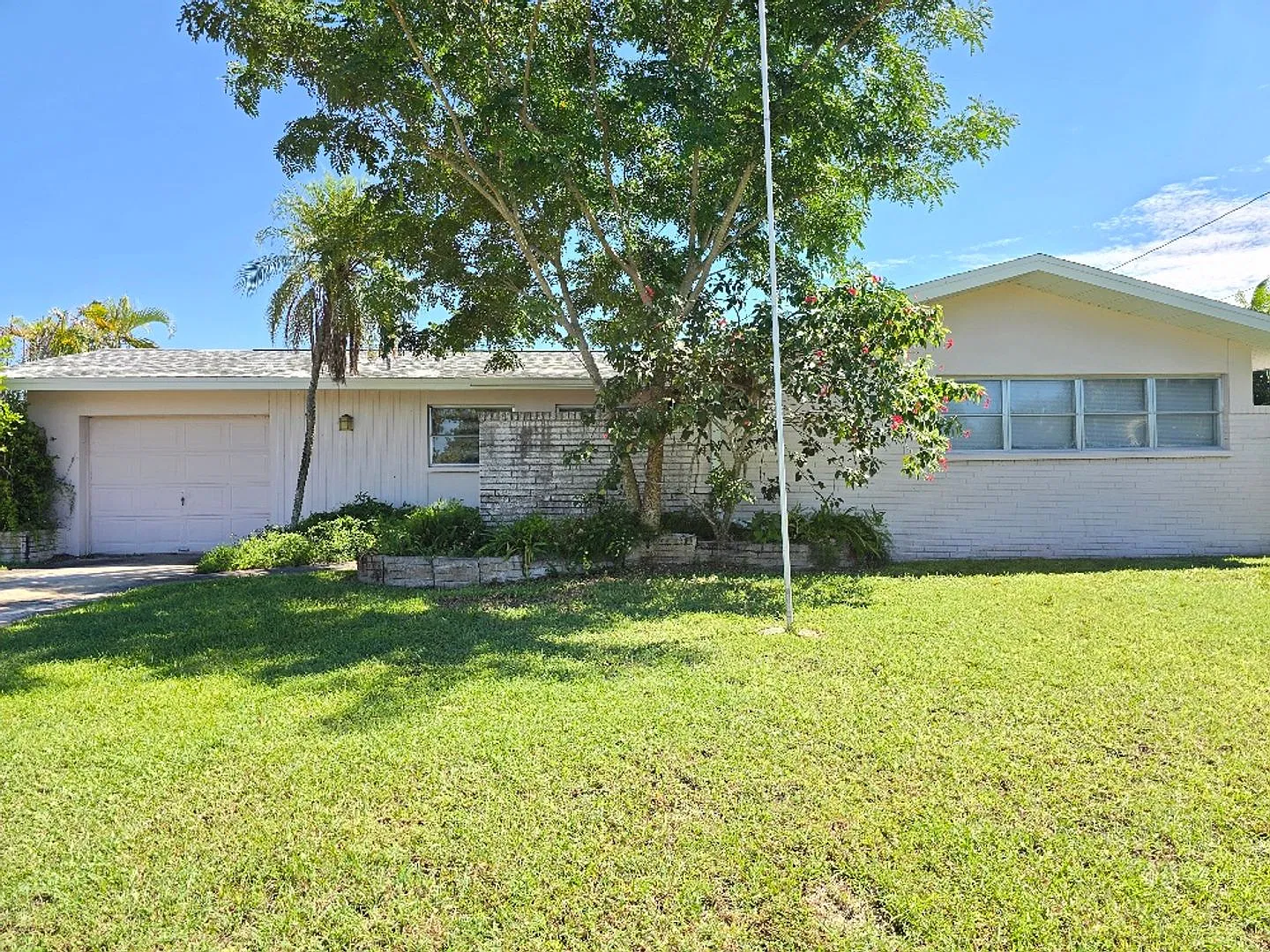Waterfront 3 bedroom 2 Bath Home Available NOW! — Photo 1
