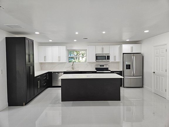 3rd image of 1124 Yale Drive
