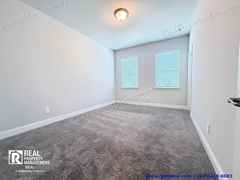 2130 Argolis Dr — Photo 19
