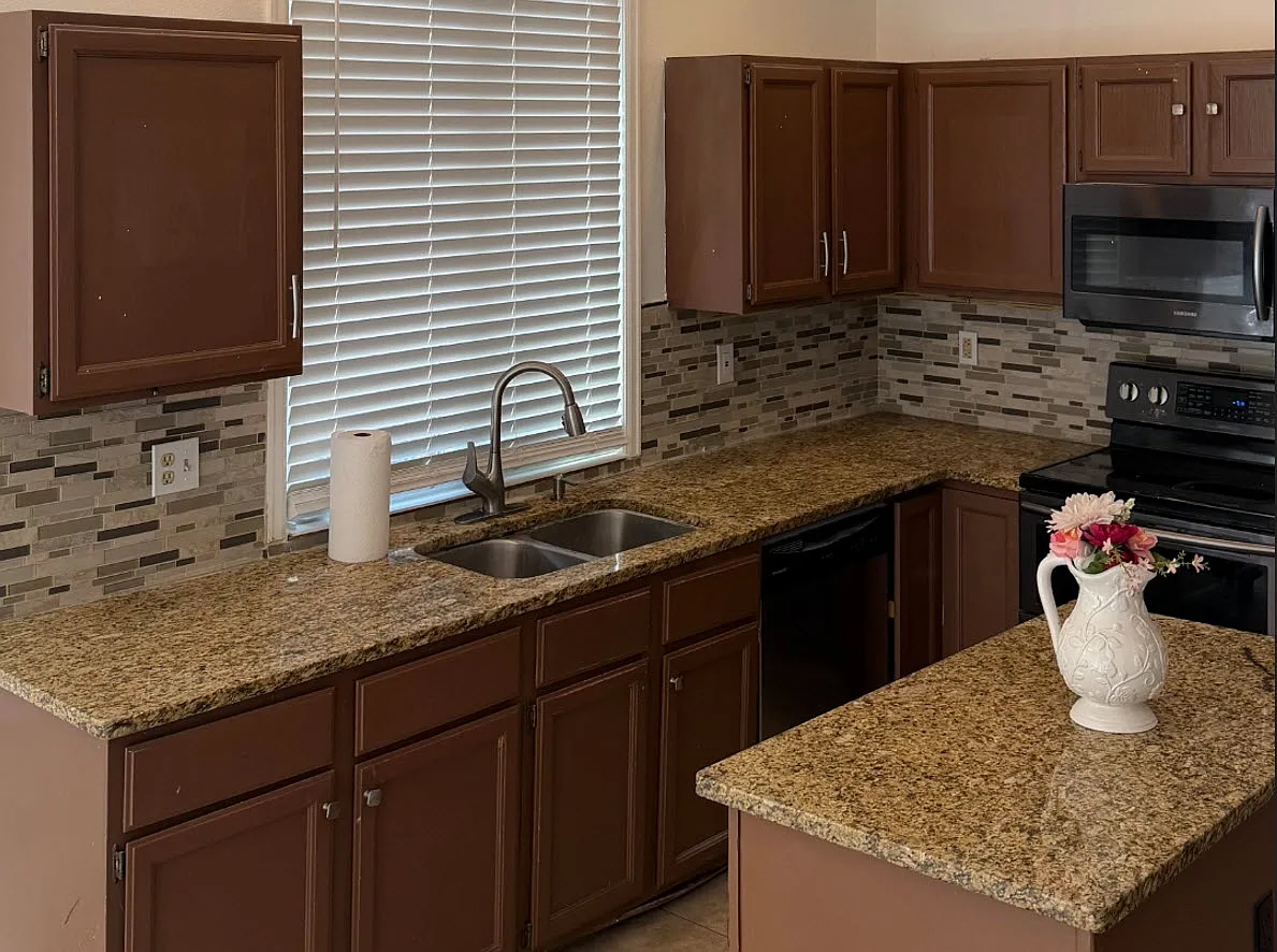 6 bed, 3500 sqft, $4,100 — Photo 3