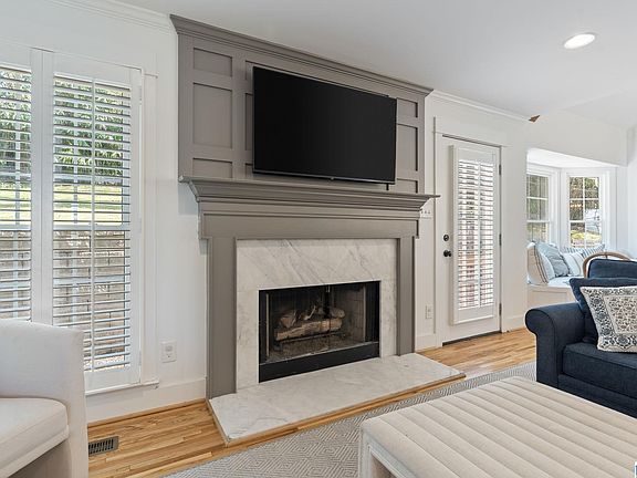 5th image of 1439 Ridge Rd