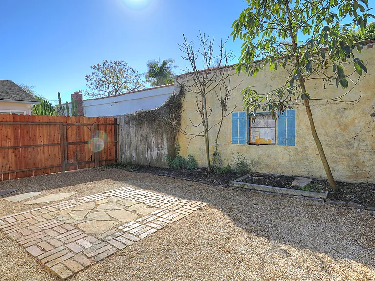 826 Alberta Ave — Photo 19
