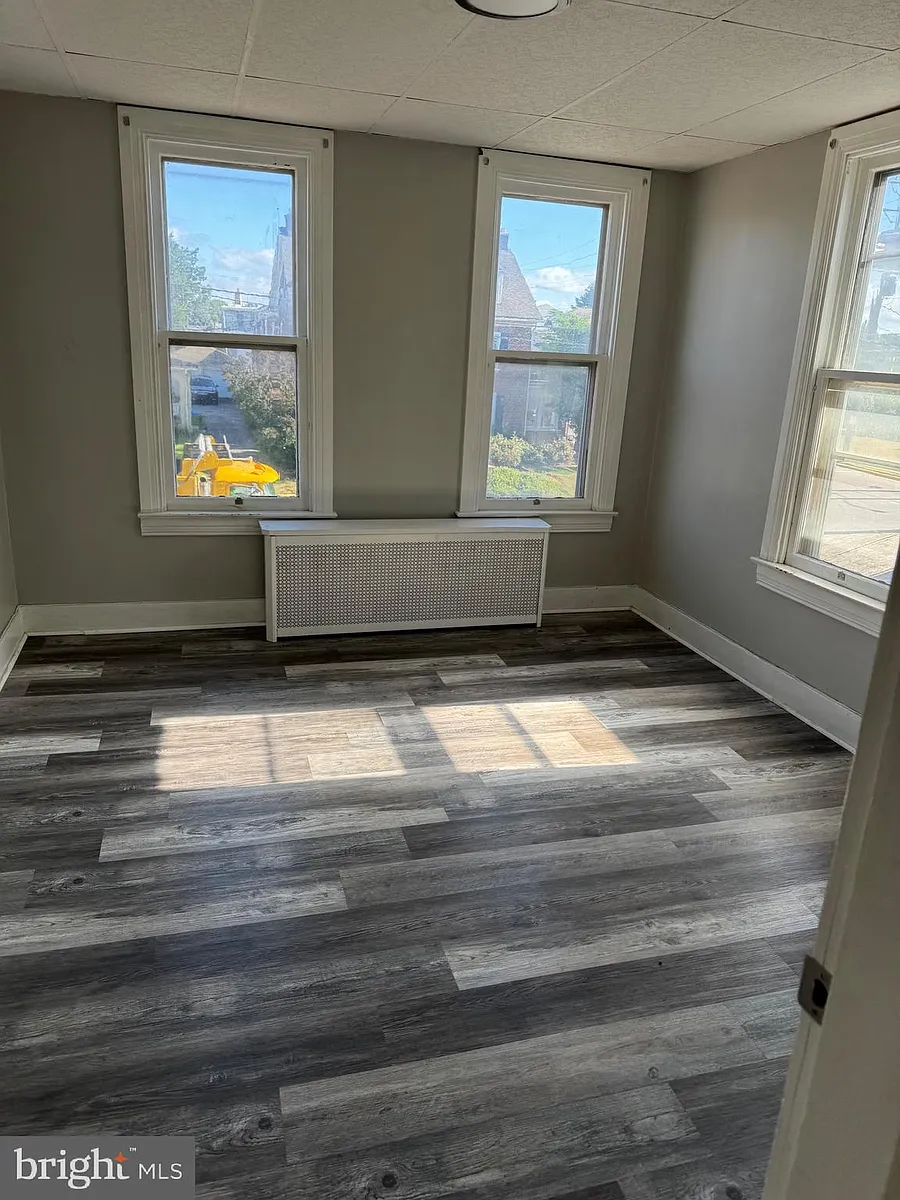 Building Photo - 1704 W Market St #2