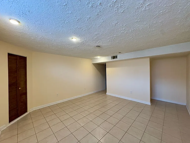 1243 S Grantley St — Photo 14