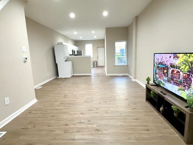 5110 Parrish St — Photo 9