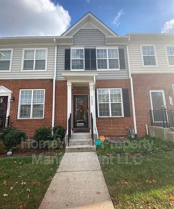 4404 Maple Wood Dr