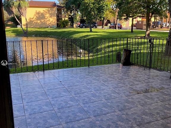 3rd image of 10889 NW 7th St APT 11-30