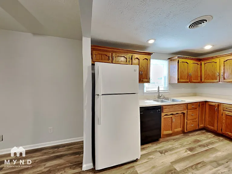 808 W Smith Valley Rd — Photo 4