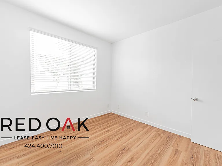7370 Hawthorn Ave #105 — Photo 11