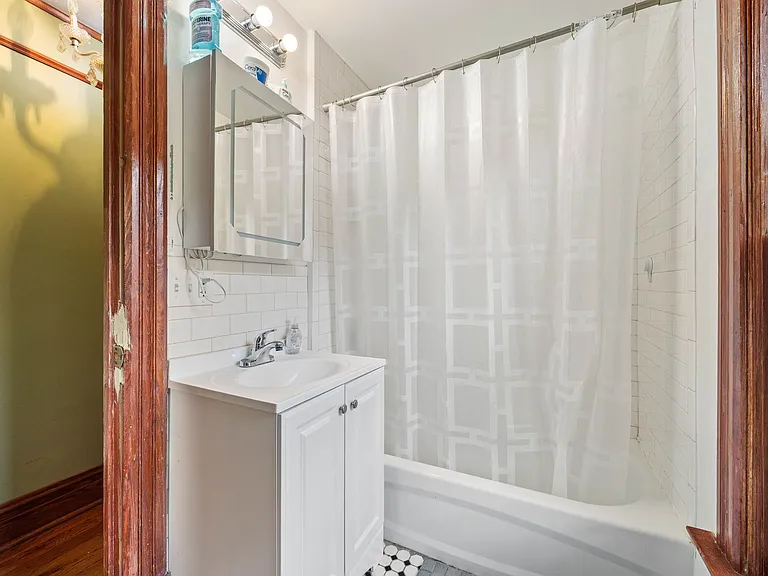 711 Emerson St #2 — Photo 6