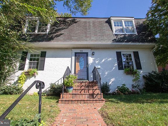 2nd image of 739 Upland Pl