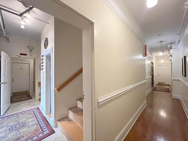 886 Massachusetts Ave — Photo 23