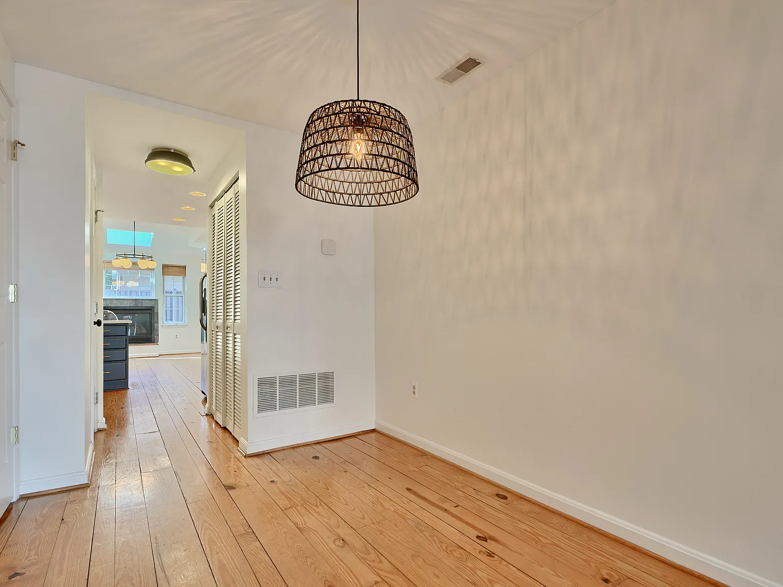 2 bed, 1354 sqft, $3,000 — Photo 4