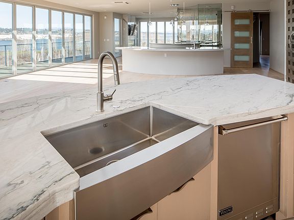 2nd image of 11505 NE Yacht Harbor Dr APT C304