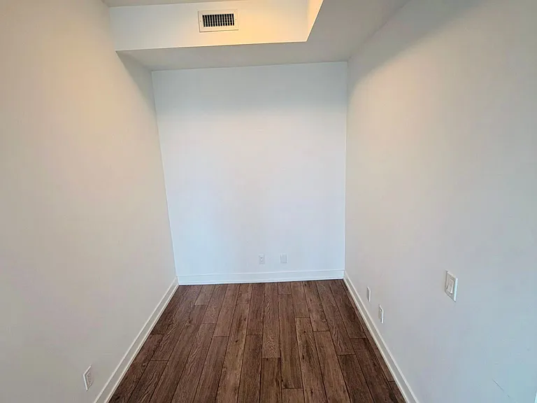 88 Queen St E #4701 — Photo 10