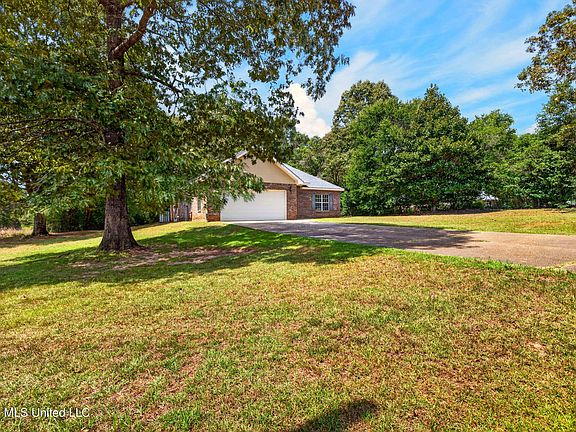 5th image of 1914 Woodland Dr