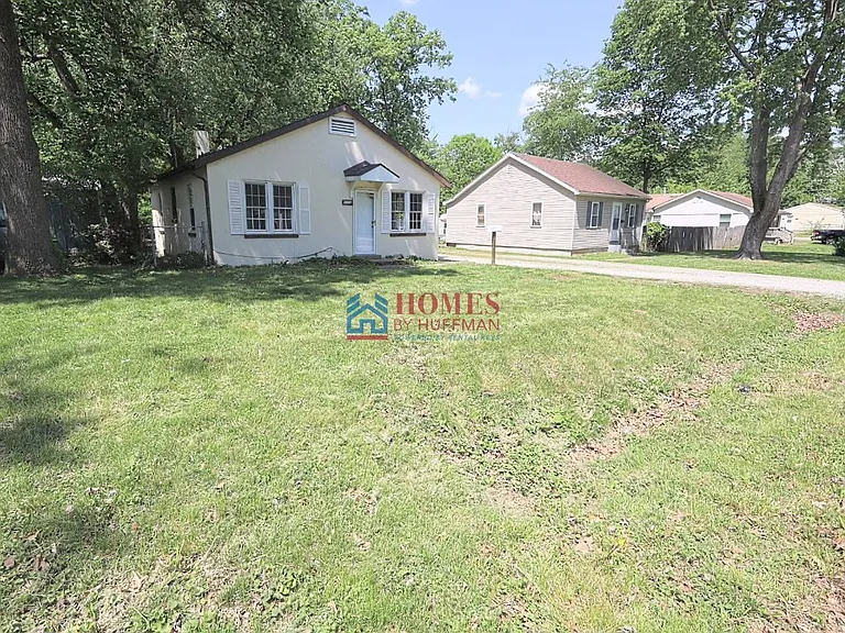 1713 Hawthorne Ave — Photo 3