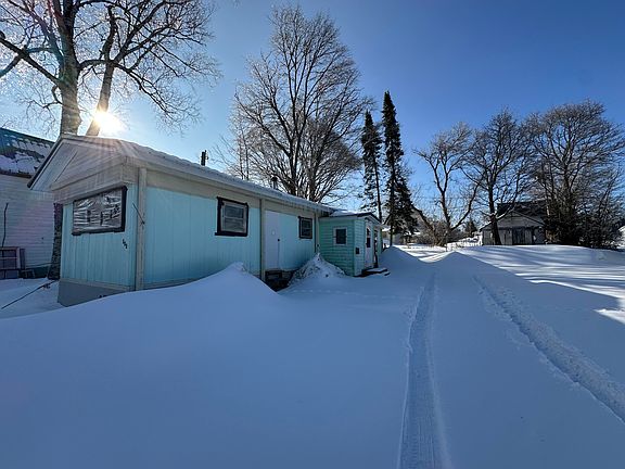 2nd image of 305 Railroad St