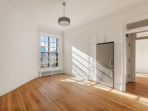 3rd image of 2109 Broadway APT 1331