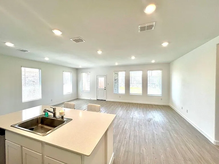 1904 Adams Dr — Photo 10