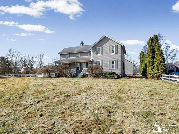 3rd image of 8115 Douglas Rd