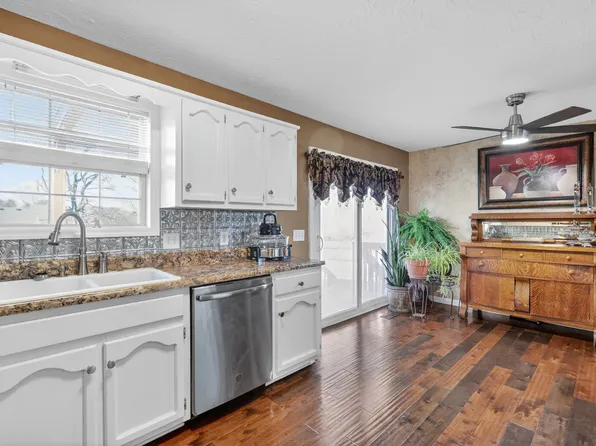 105 Hunterwood Dr, White House, TN 37188