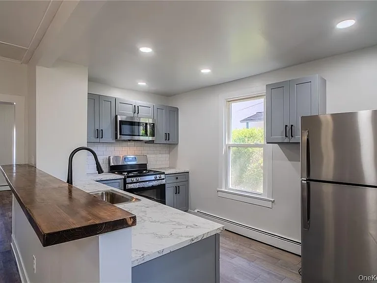 125 Hammond St #A — Photo 8