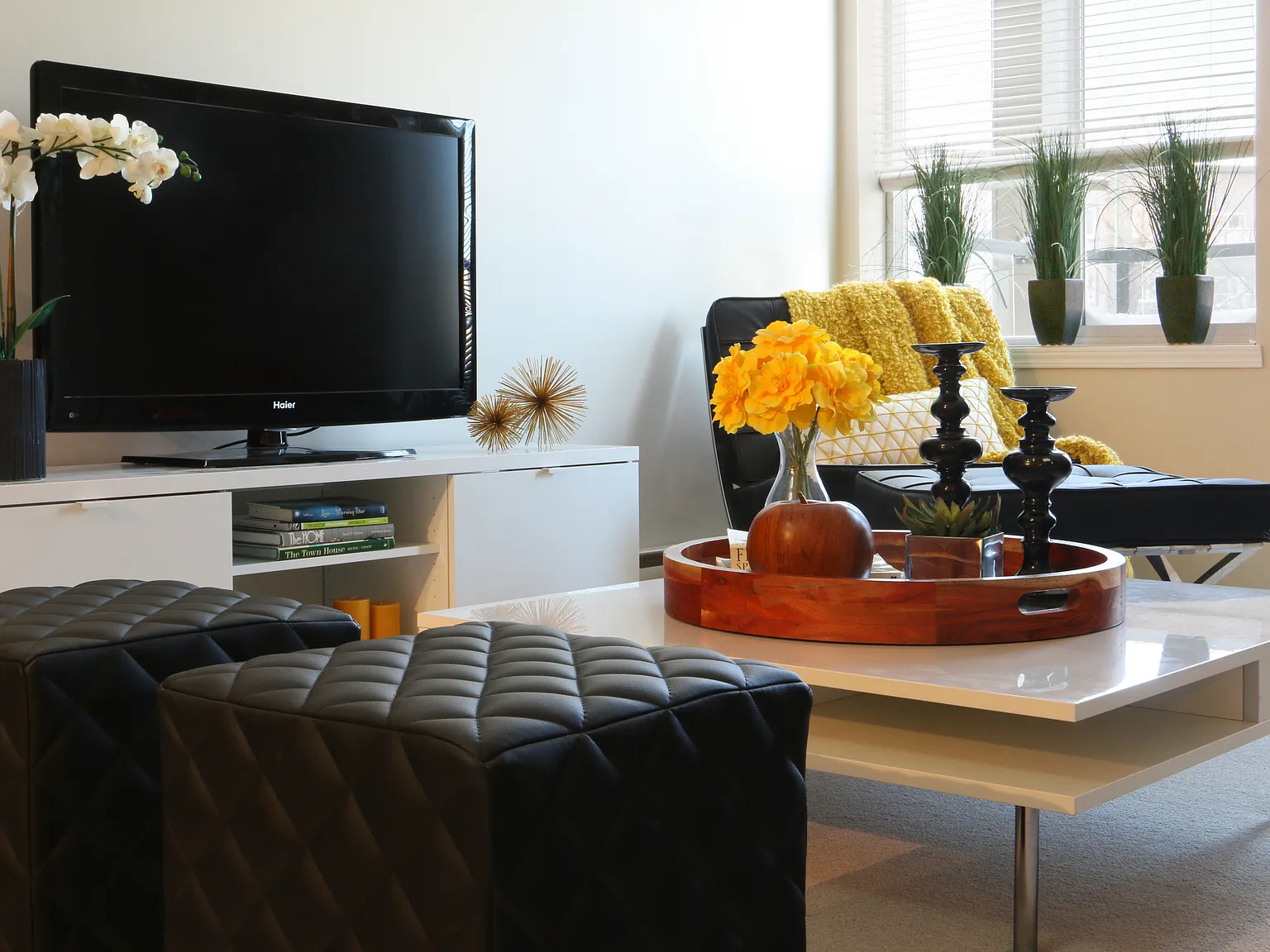 Kenwood Court — Photo 4