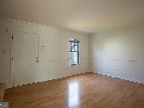 3rd image of 4256 Bishop Ln