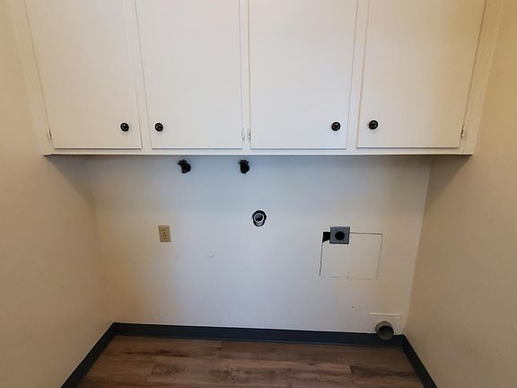 4th image of 587 Hansen Ave #5