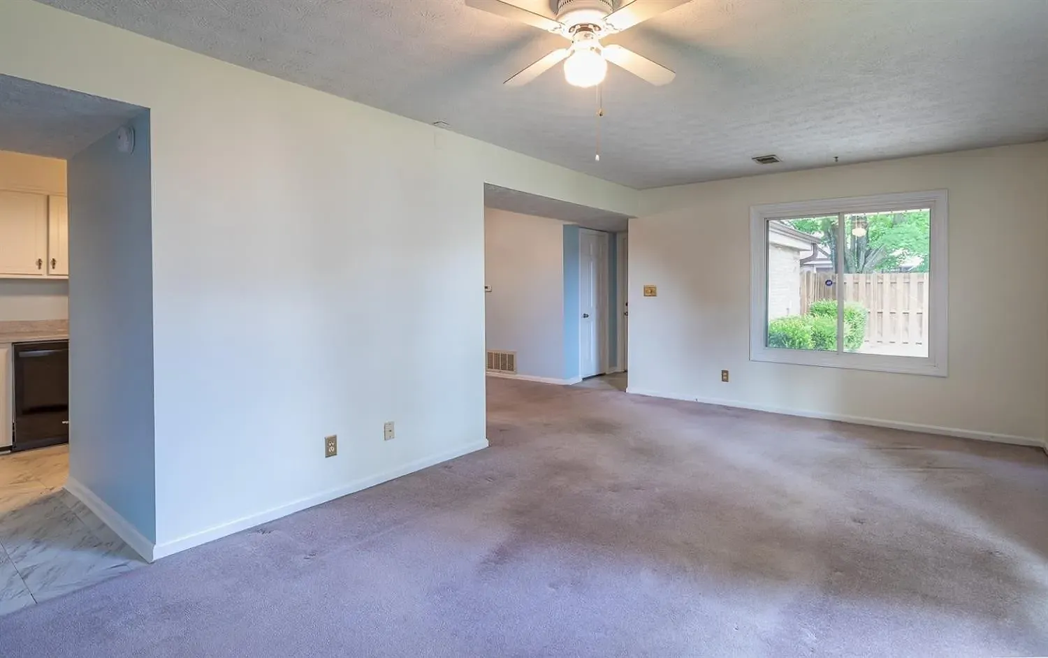 2 bed, 1.5 bath, 1104 sqft, $1,550 — Photo 3