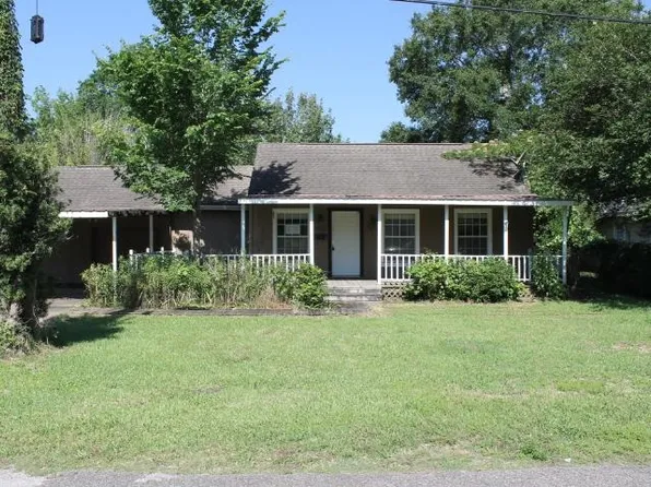 2295 Central Dr, Beaumont, TX 77706