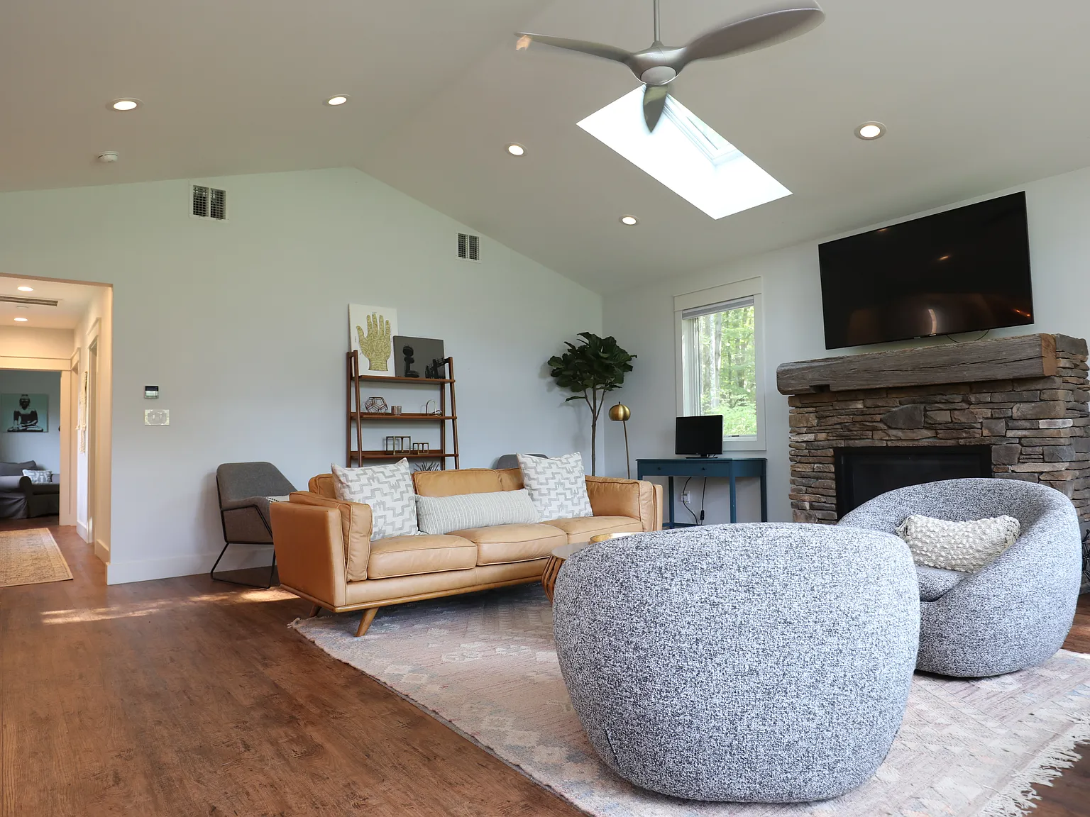 2 bed, 1200 sqft, $3,500 — Photo 4