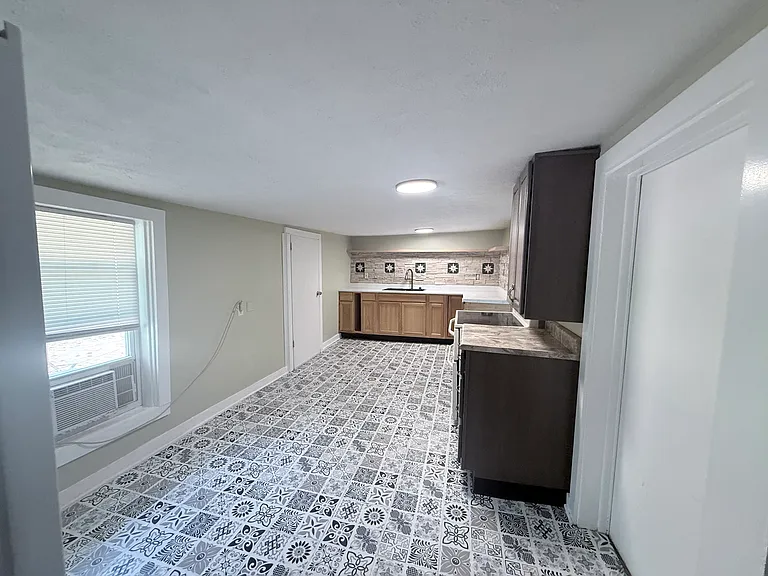240 W Pike St #HOUSE — Photo 4