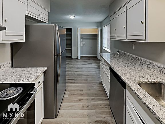 3rd image of 5561 Elmhurst Ave