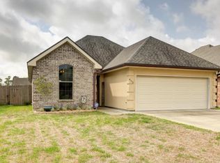 423 Milton Estates Ln, Youngsville, LA 70592