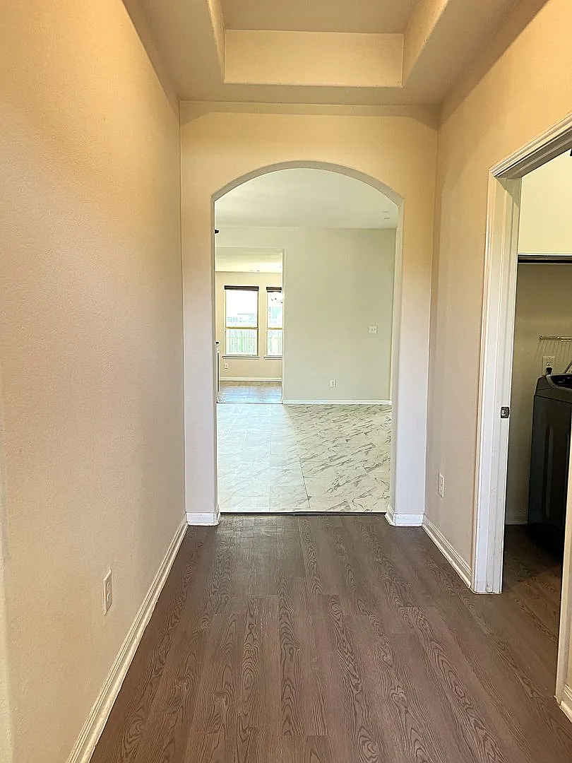 Spacious single level home on a large neighborhood lot — Photo 3