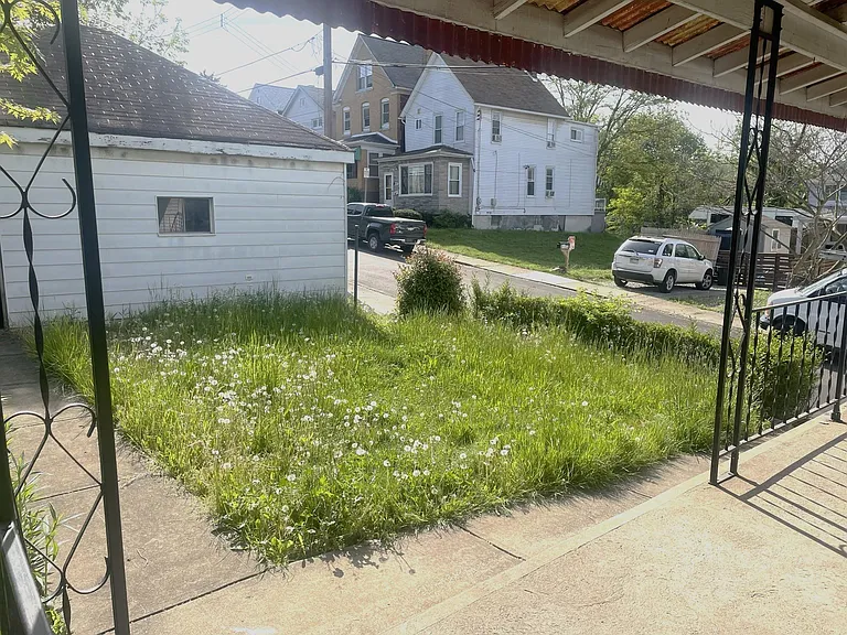 310 Albert St — Photo 14